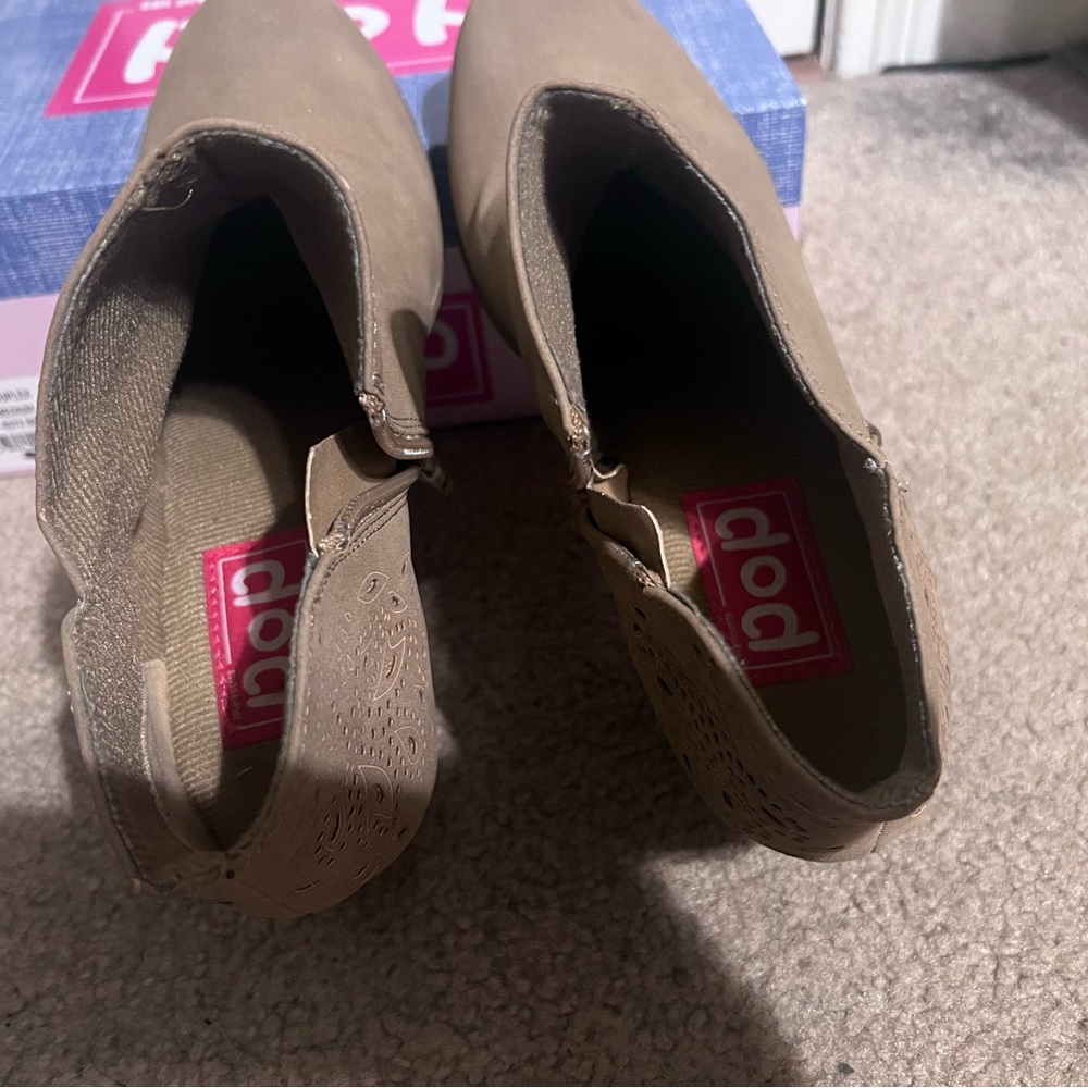 Beige Pop Booties - Picture 3 of 3